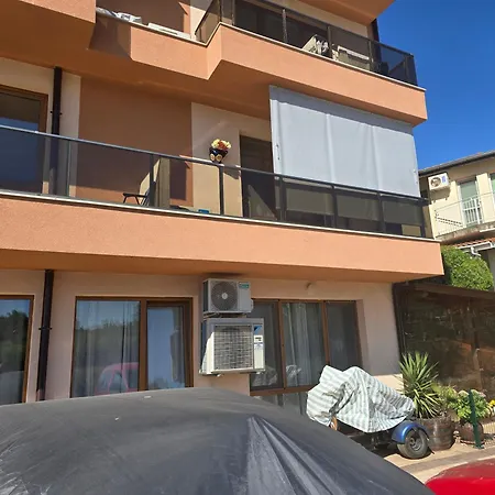 морската къща-нестинарка Apartment Tsarevo